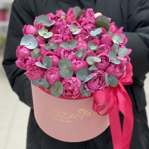 Вишнёвая Джульетта с эвкалиптом в коробке